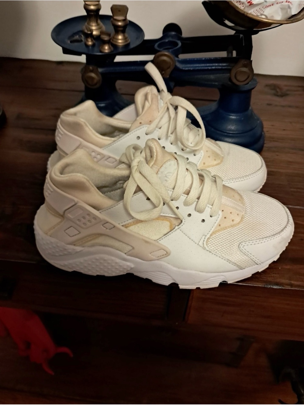 Nike Air Huarache Size 5Y White Low Top Lace-Up Athletic Sneakers